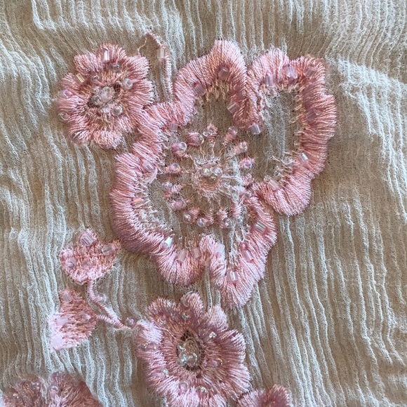 Sheer blouse with appliqués - Picture 2 of 8